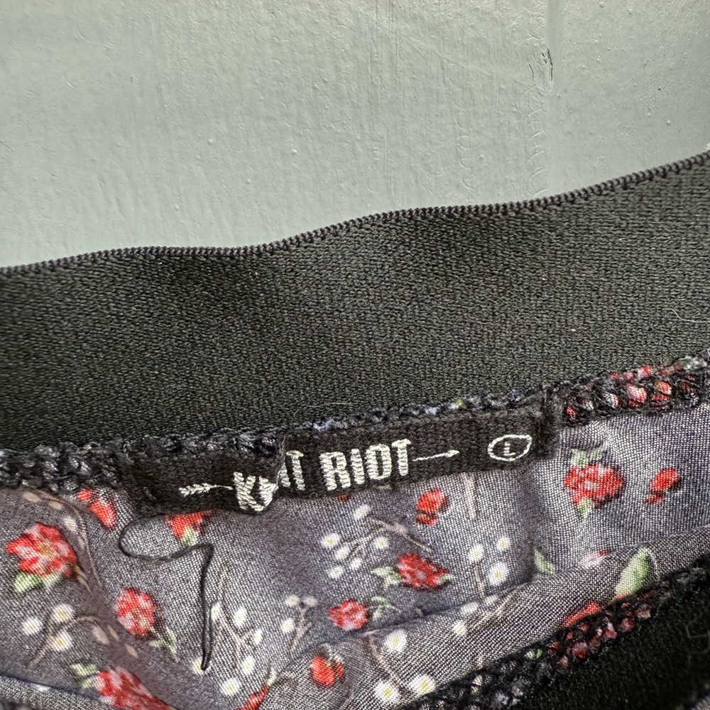 Knit Riot‎ black and red floral Maxi A-Line Skirt with waistband size L - Picture 7 of 8